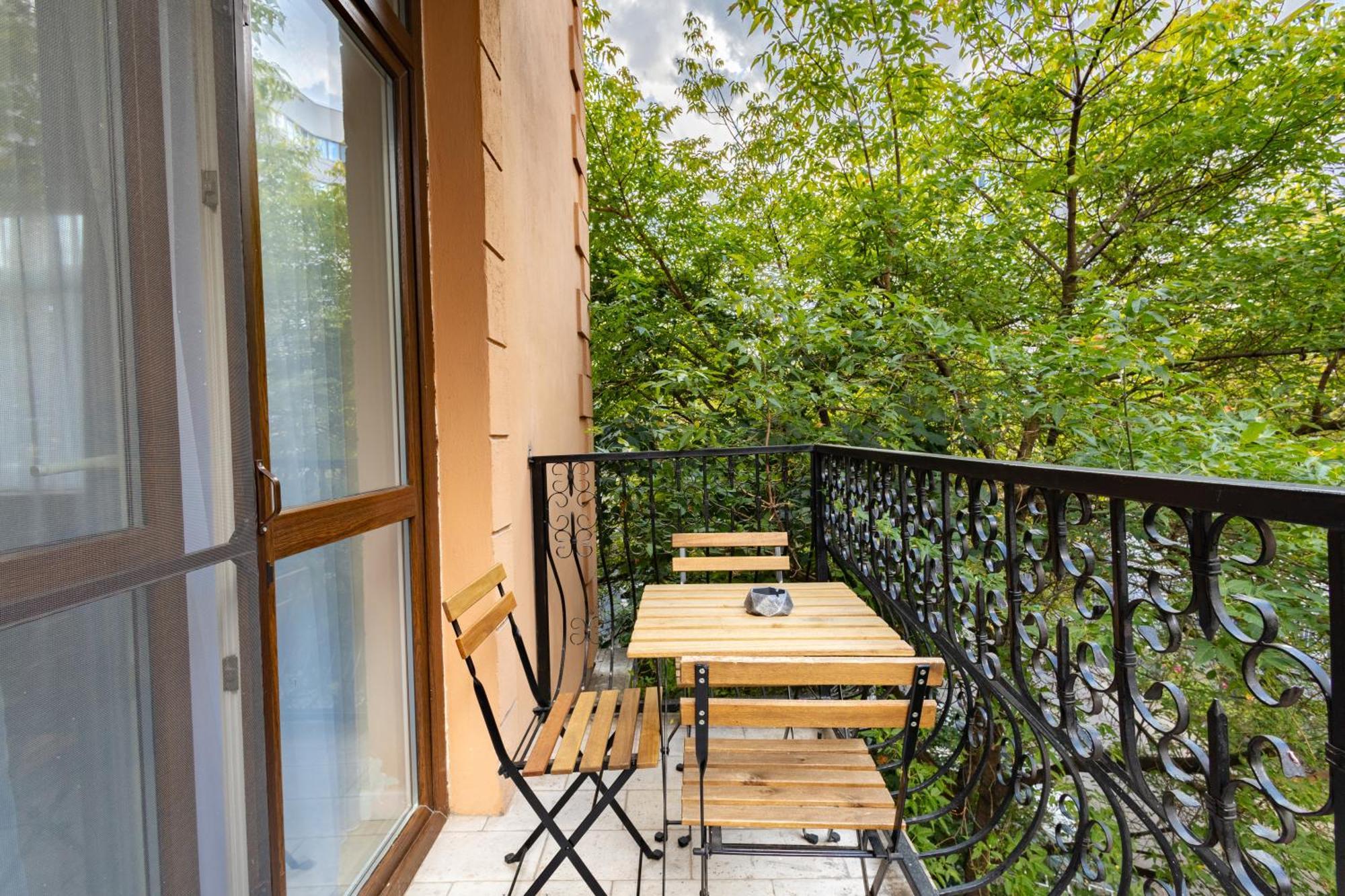 Piccolo Mondo By Citybookings Букурещ Екстериор снимка